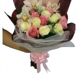 Bouquet de Hermosas rosas y orquideas